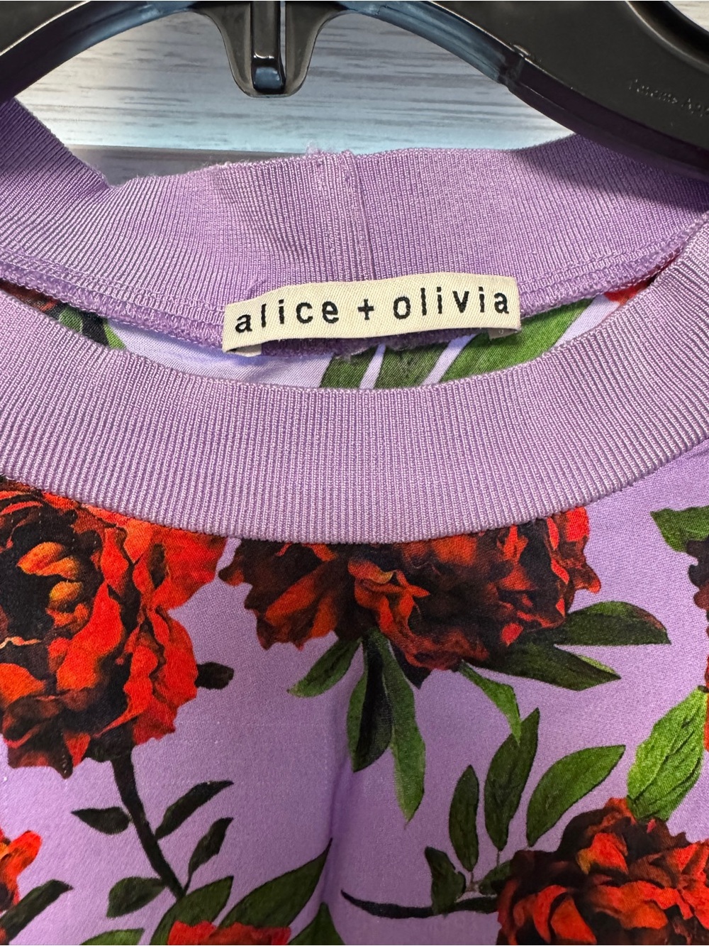 alice + olivia Lavender Crewneck with Red Floral Print cropped top